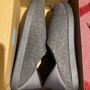 Men’s TOMS slippers